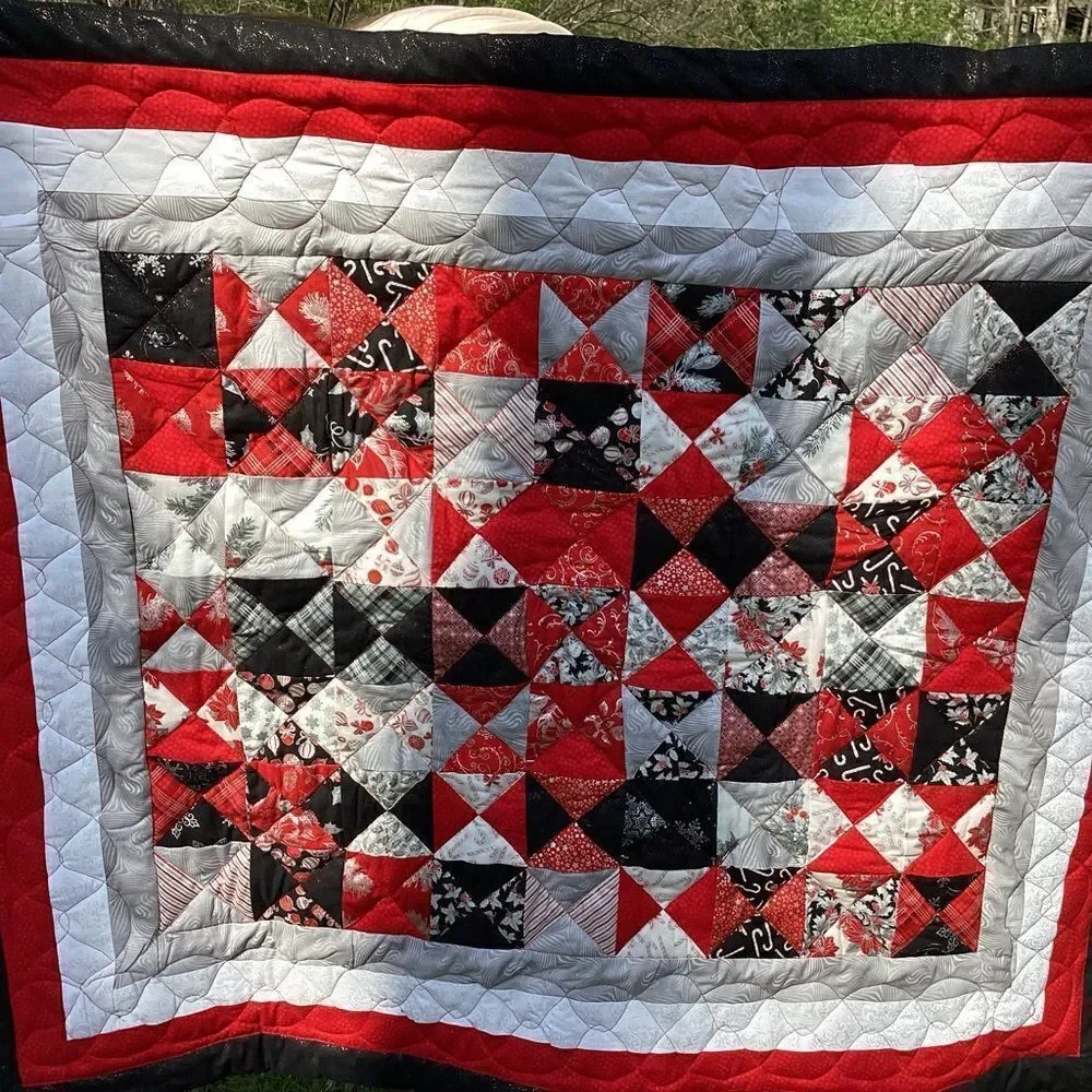 NWT Sparkling Christmas Quilt with Four Borders